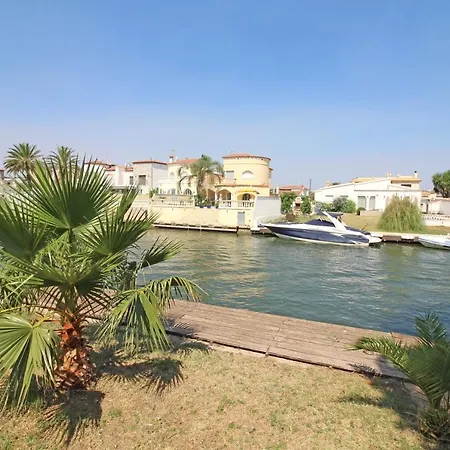 Villa Apart-rent Requesens 0003 Empuriabrava