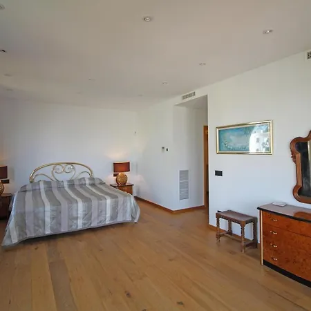 Apart-rent Requesens 0003 Villa